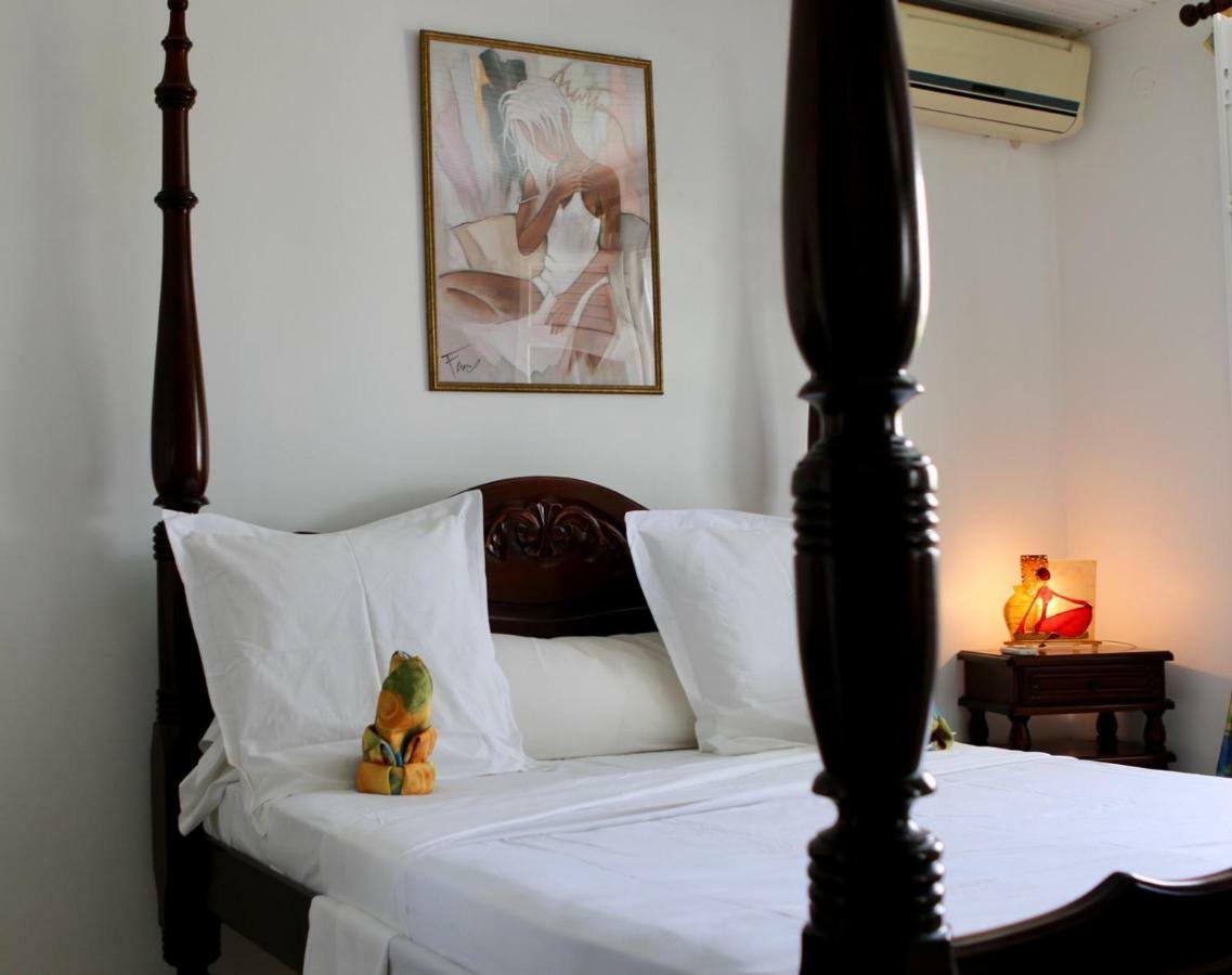 לה ווקלה Bed & Breakfast 6 Suites Piscine Et Plage Pointe Faula מראה חיצוני תמונה